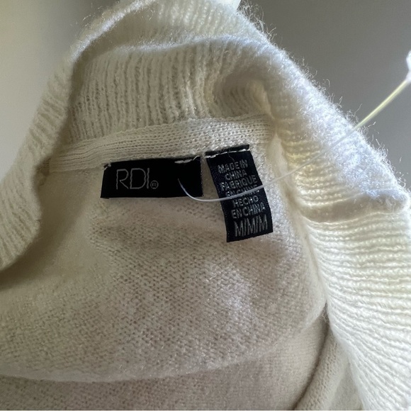 RDI Cream Colored Pearl Essence Deep V Women's Pull Over Sweater Size Large - Picture 3 of 5